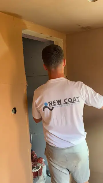 Wall finish in the NEW COAT tee