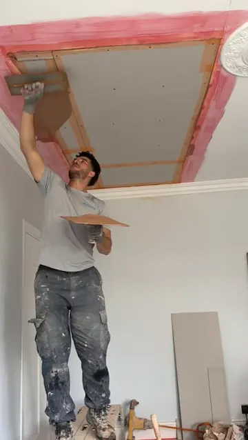 Skimming a ceiling